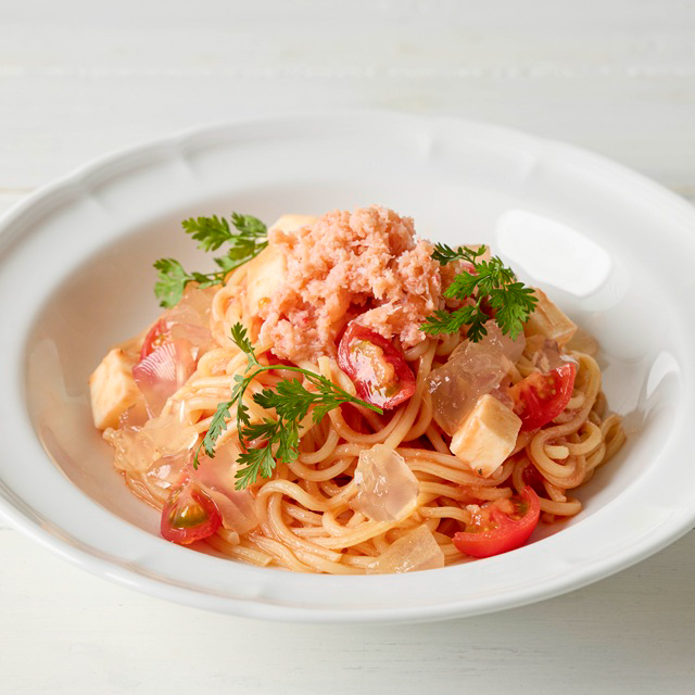 紅ずわい蟹とトマトの冷製生パスタ